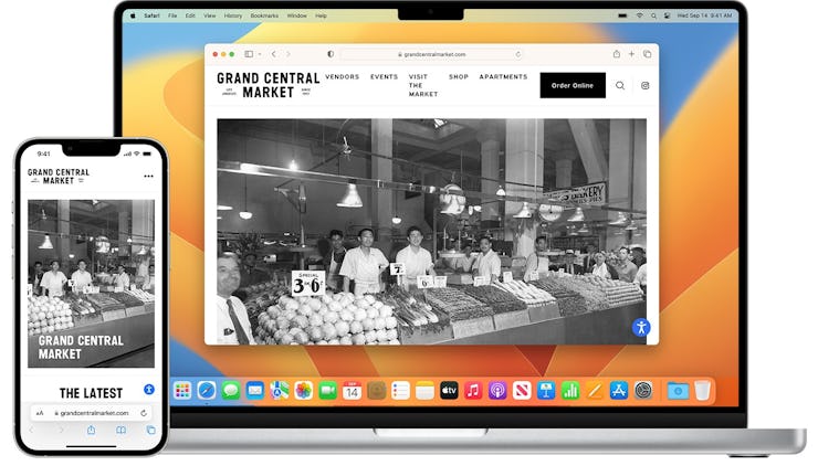 mac safari handoff An iPhone and MacBook using the Handoff feature for iOS and MacOS.