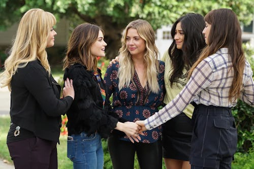 'Pretty Little Liars' cast in the Season 7 finale