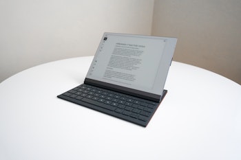 reMarkable 2 Type Folio Keyboard Review: Clumsy Typing Experience