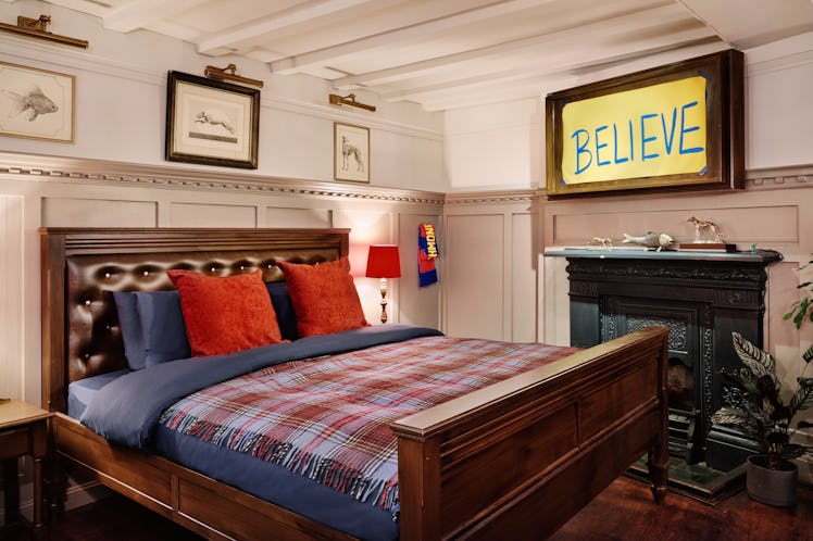 The 'Ted Lasso' Airbnb is available to rent and has the believe sign.