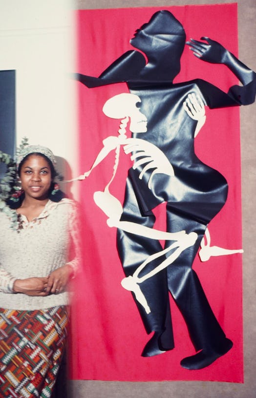 Senga Nengudi with a fabric work in 1972.