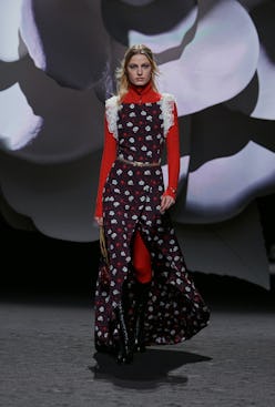 Chanel's Fall/Winter 2023 Collection Pays Homage To The House's Iconic  Flower