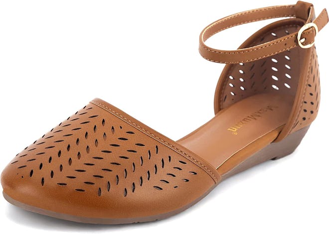 MaxMuxun Ankle Strap Closed Toe Flat Sandals