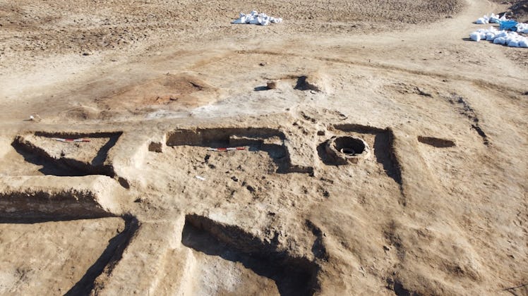 An image of an ancient kitchen found in Lagash that included an oven.