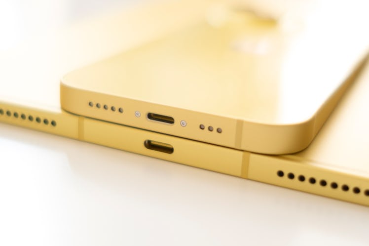 The aluminum on the iPhone 14 is anodized to the same yellow as the yellow iPad (10th-gen).