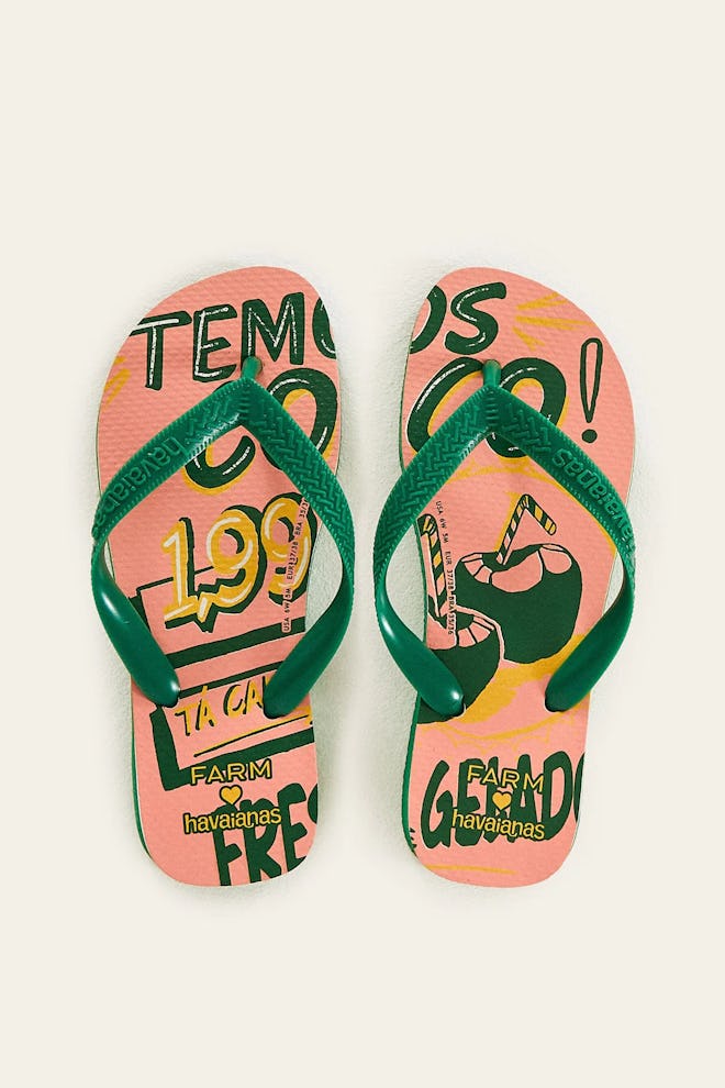 farm rio Pink Temos Coco Havaianas Sandals is a great mother's day gift for your sister