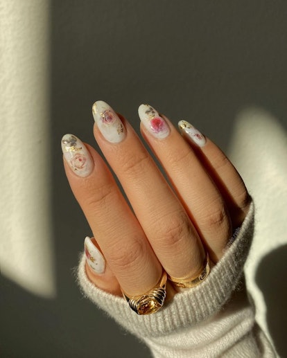 If you're going on a summer 2023 vacation, try floral nails.