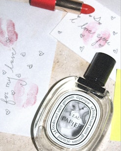 Diptyque Eau Papier fragrance next to lipstick