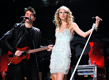 Taylor Swift and John Mayer briefly dated between 2009 and 2010. 