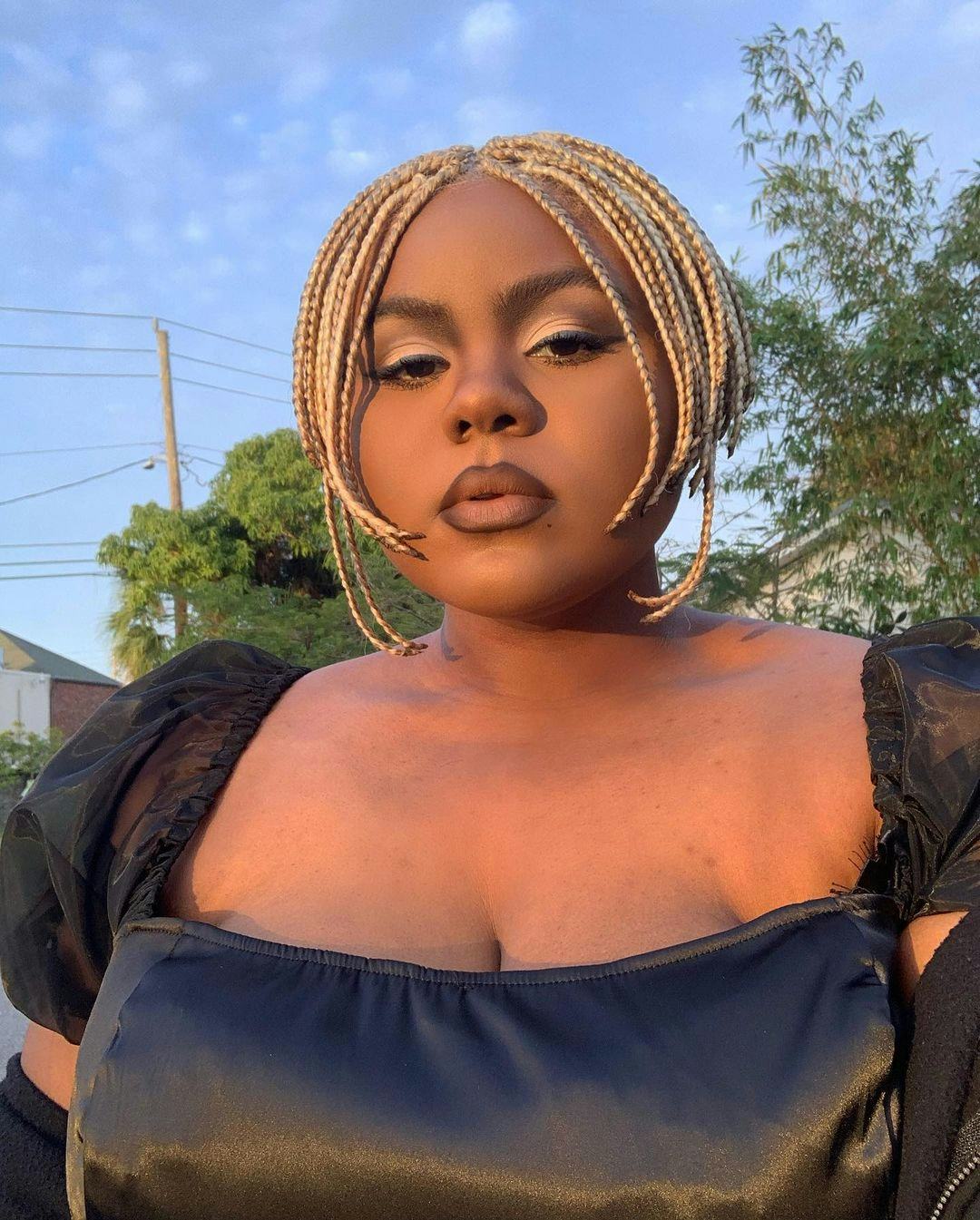 Scorpio ran to the soft goth makeup trend.