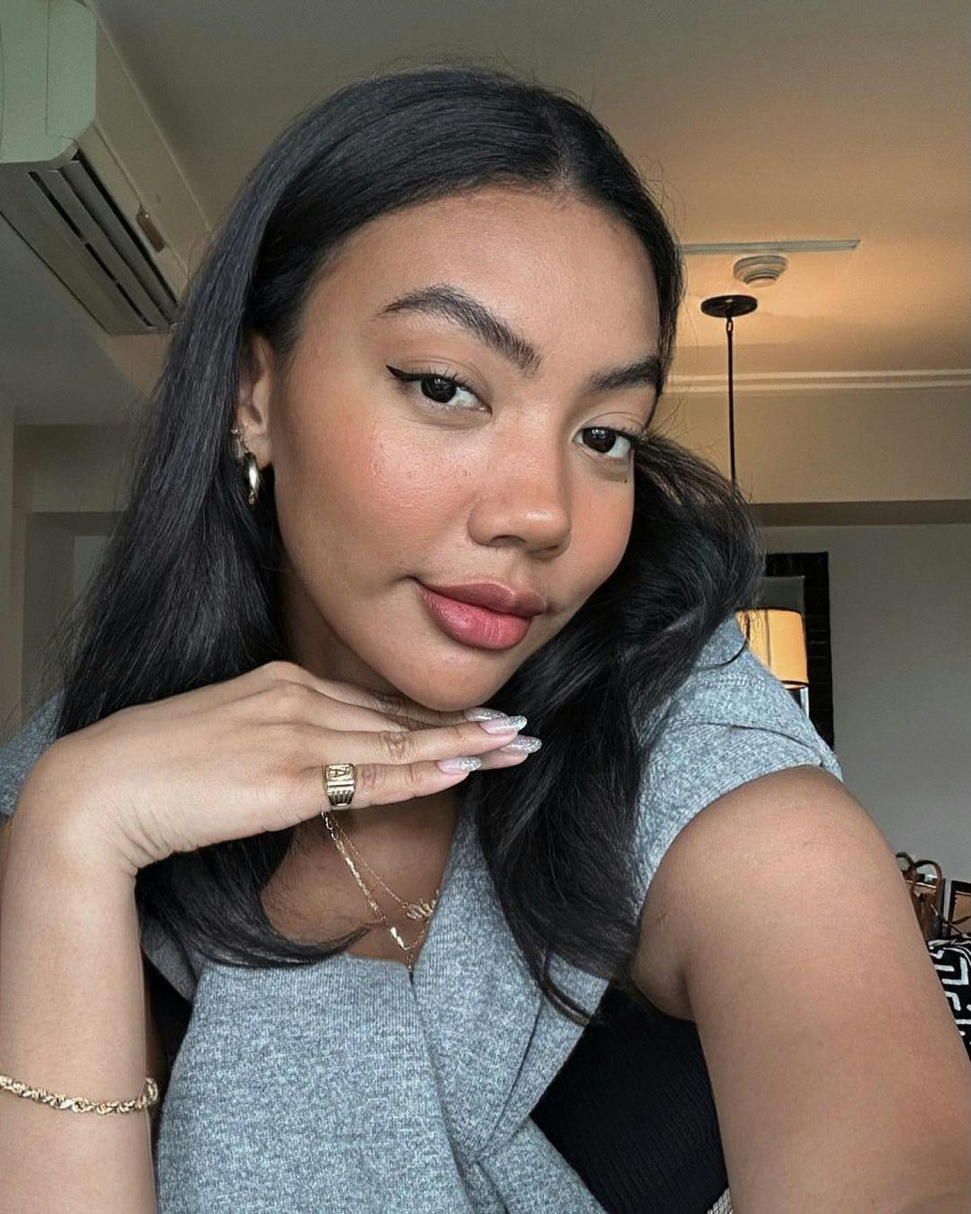 Capricorn loves perfect brows and sleek eyeliner.