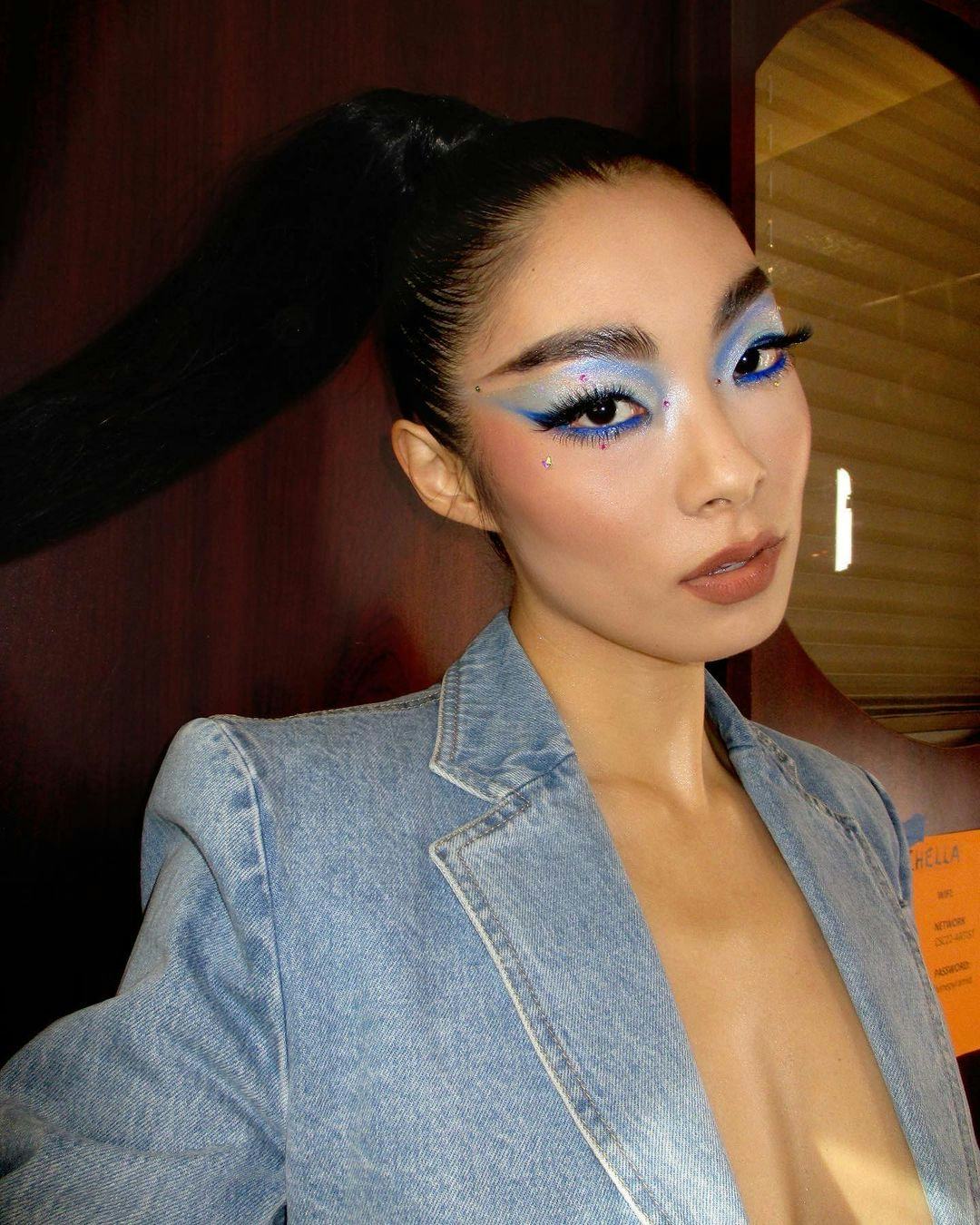 Rina Sawayama blue festival  eye makeup coachella 2023