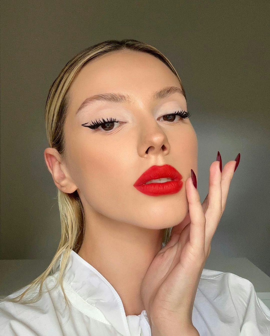 Sagittarius is all about a bold look.