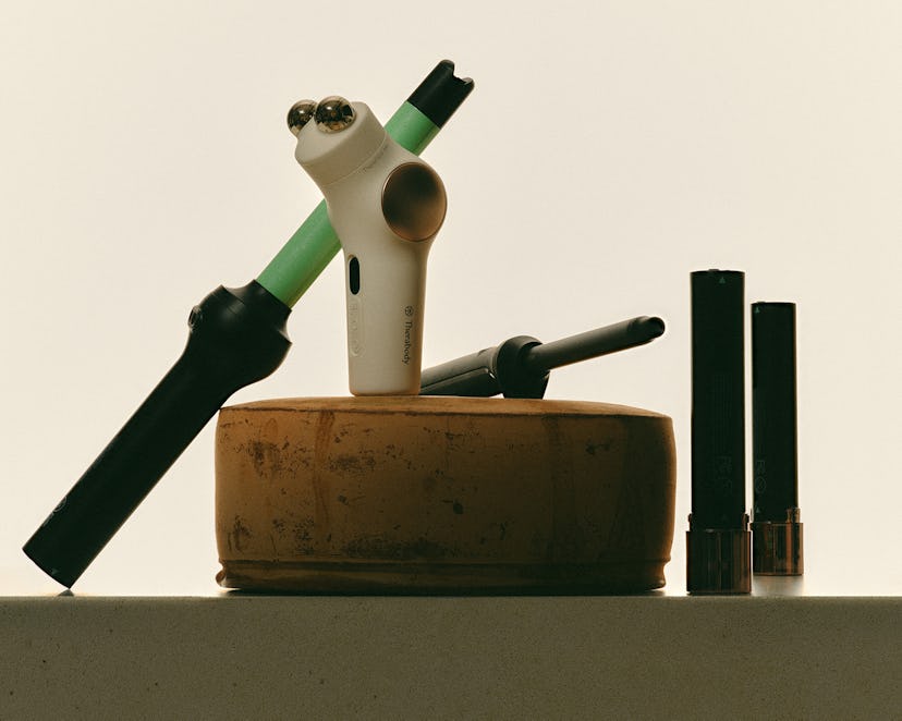 Bustle editors choose the five best beauty tools of 2023.