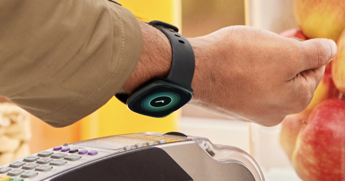 a-fitbit-might-get-a-built-in-camera-before-the-apple-watch-does