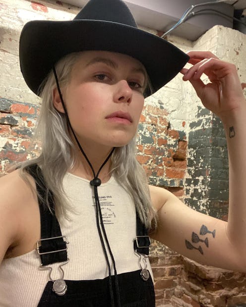 Phoebe Bridgers gray hair and no lipstick
