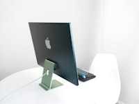 24-inch iMac (2021) with M1 chip and 8GB of unified memory