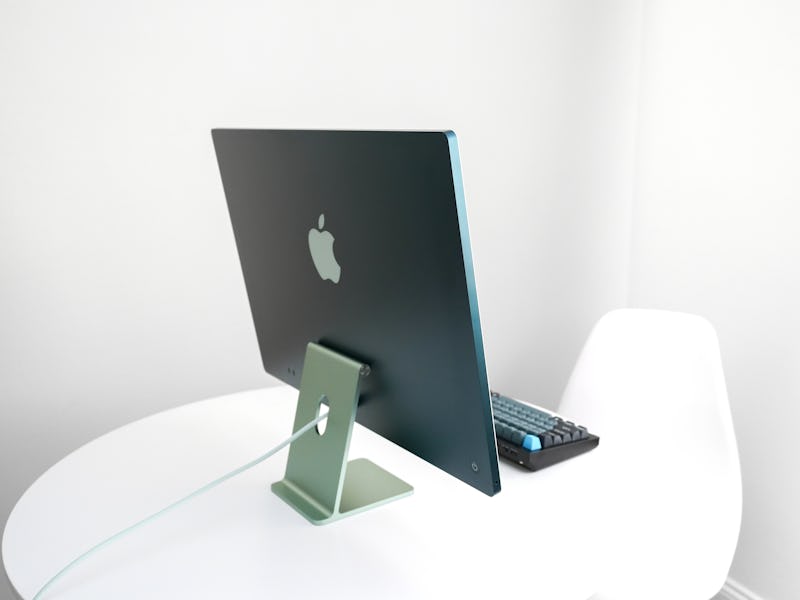 24-inch iMac (2021) with M1 chip and 8GB of unified memory