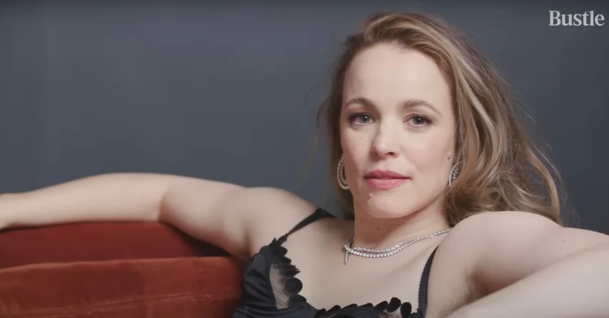Rachel McAdams Shows Off Armpit Hair & Postpartum Figure In Minimally