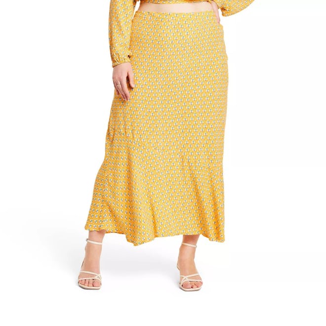 Need Mother's Day outfit ideas? Try this yellow maxi skirt with lotus print.