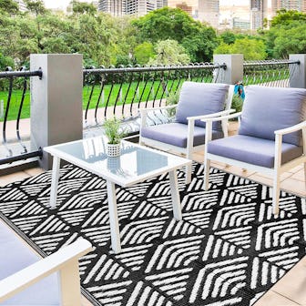 Yincimar Reversible Outdoor Rug