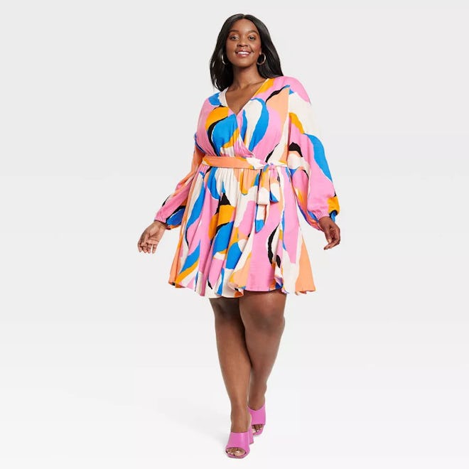 Mother's day outfit ideas for dresses: this abstract print wrap dress