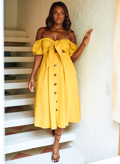 Mother's Day outfit ideas for dress lovers: this yellow number with a button front and bow detail