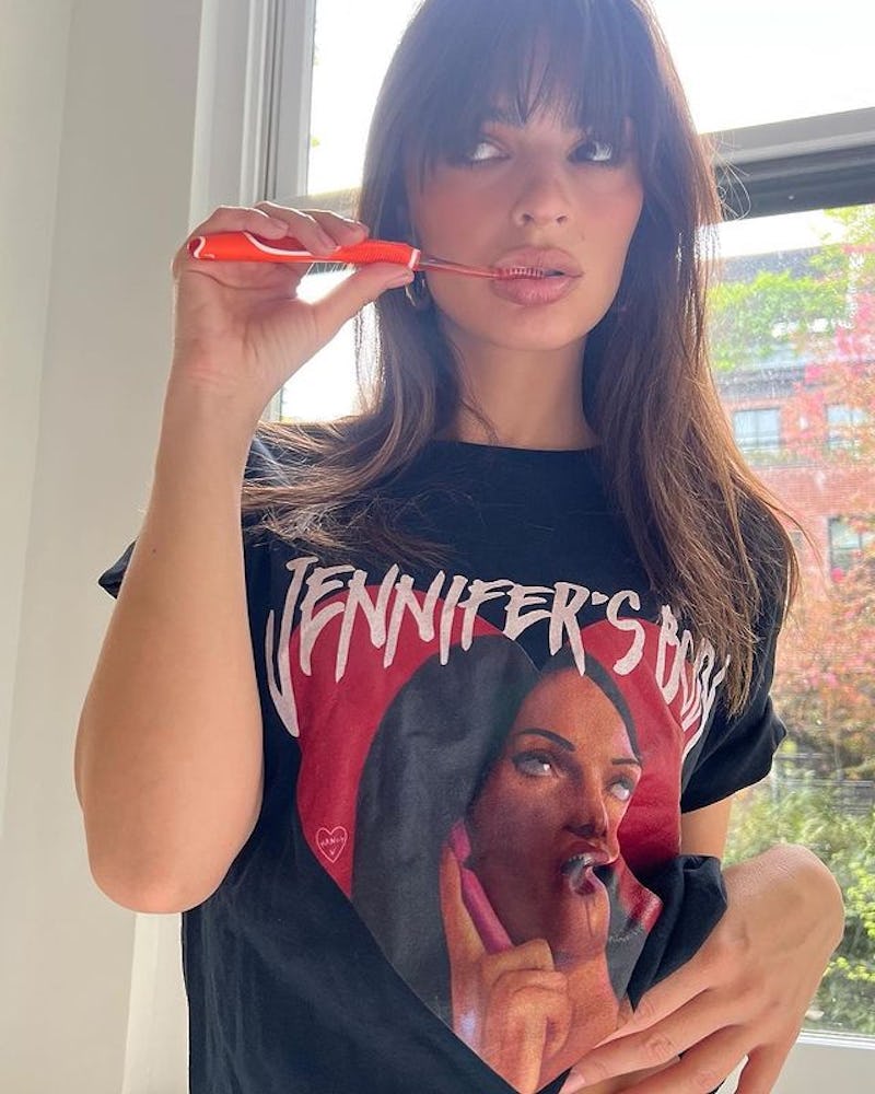 Emily Ratajkowski long layers haircut with long bangs 2023