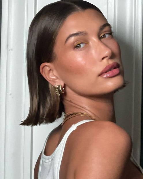 Hailey Bieber flipped bob and yellow eyeliner coachella 2023