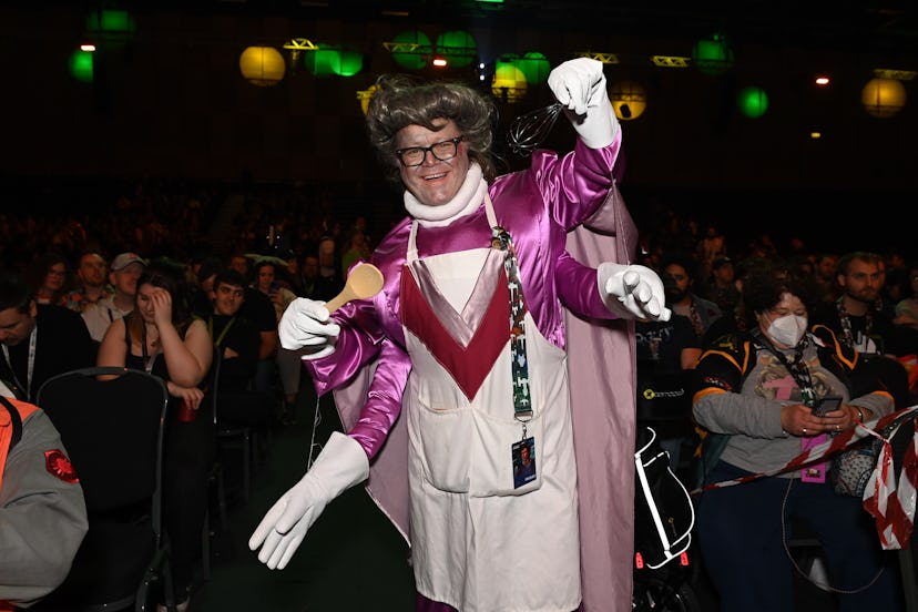 A fan dressed as Chef Gormaanda from the Star Wars Holiday Special at Star Wars Celebration