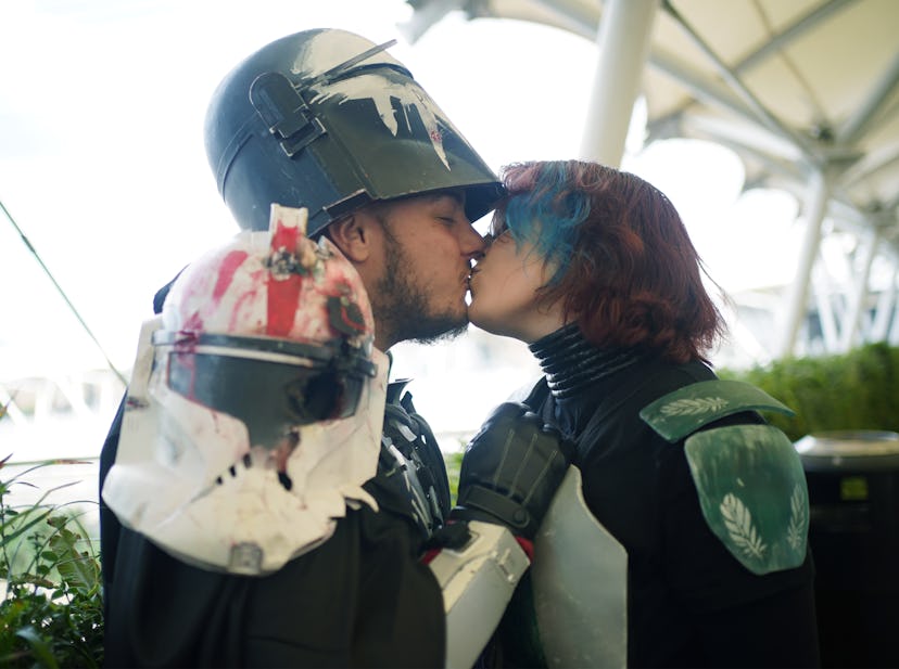 Two Star Wars fans kiss at Star Wars Celebration.