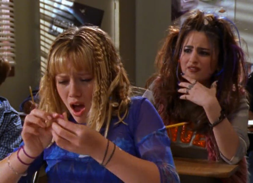 In the early 2000s, Hilary Duff’s character Lizzie McGuire wore Y2K hairstyles that were everyone’s …