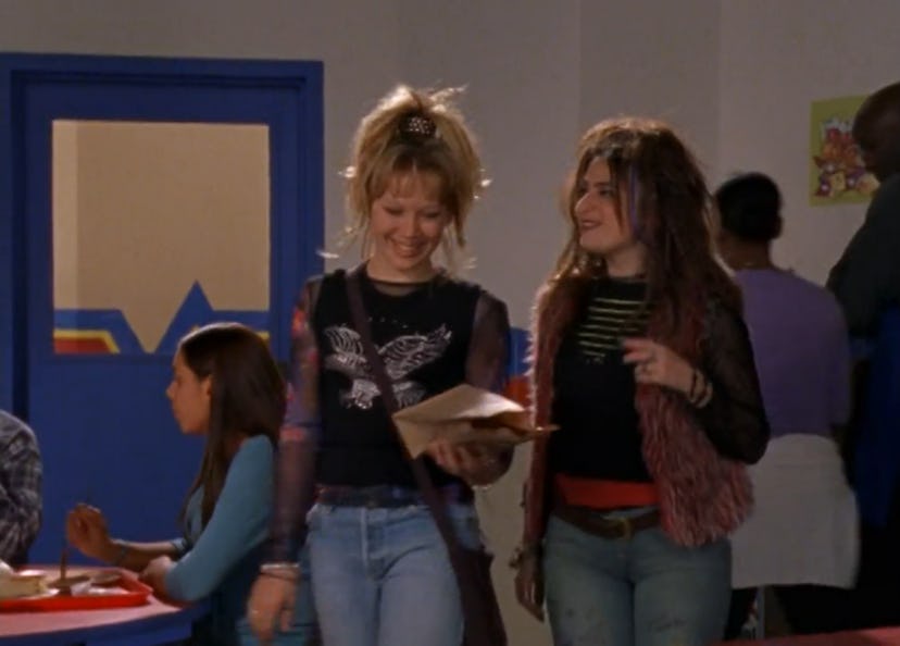 In the early 2000s, Hilary Duff’s character Lizzie McGuire wore Y2K hairstyles that were everyone’s …