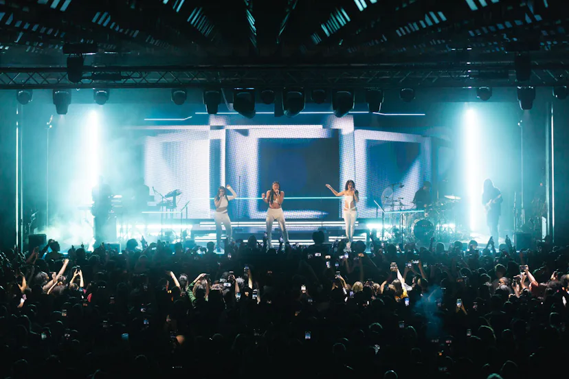 Flose FLO’s Creative Director On The Making Of Their Throwback Debut Tour