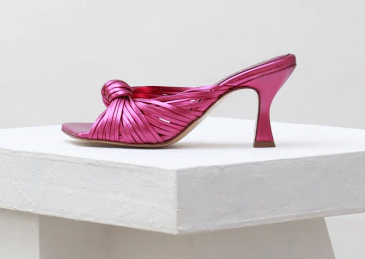 Souliers Martinez Alcala Pink Metal Leather Knot Sandals