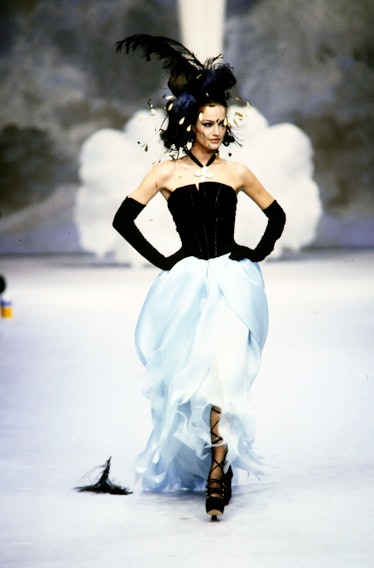 Chanel Spring 1997 Couture collection, runway looks, beauty, models, and  reviews.