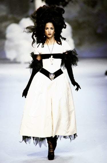 Chanel Vintage Fashion & More Details  Fashion, 90s runway fashion, 90s  fashion