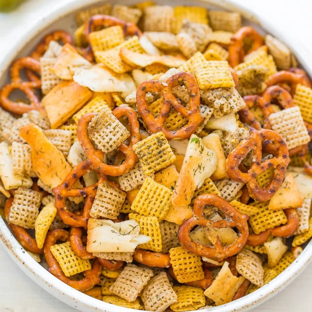 5-minute dill pickle chex mix