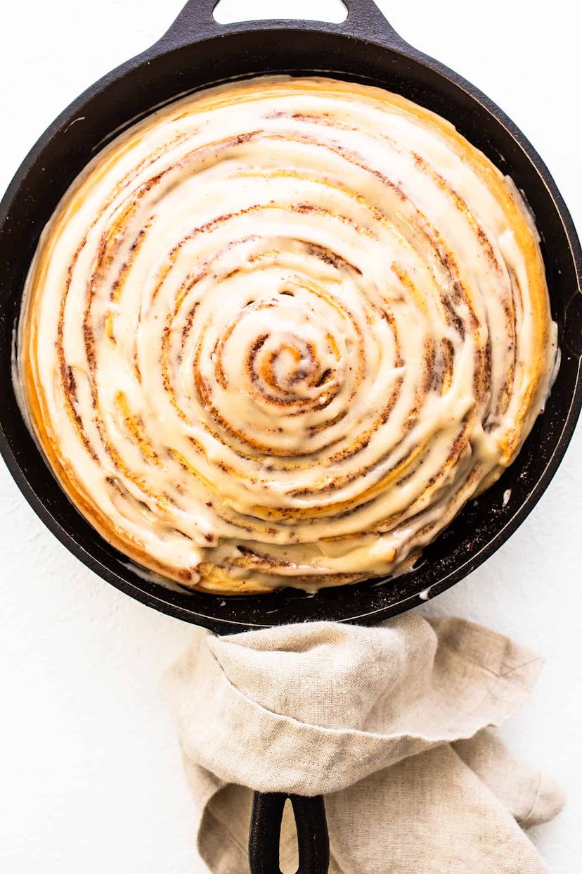 giant cinnamon roll