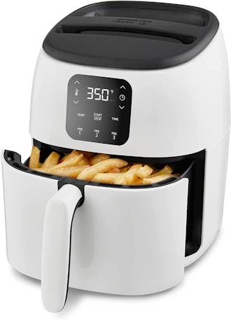 This air fryer for vegans and vegetarians is compact, simple, and budget-friendly.