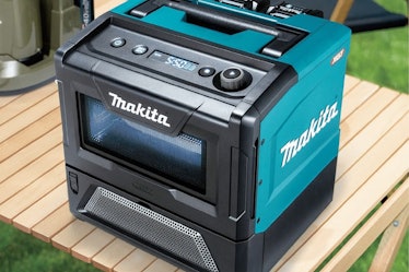 Makita MW001G portable microwave