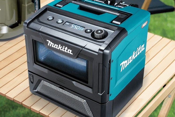 Makita MW001G portable microwave