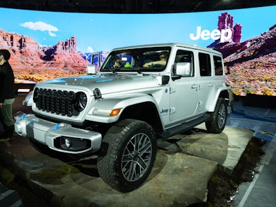 Jeep's Popular Wrangler 4xe Hybrid Just Got Cheaper and Smarter Jeep's Popular Wrangler 4xe Hybrid Just Got Cheaper and Smarter