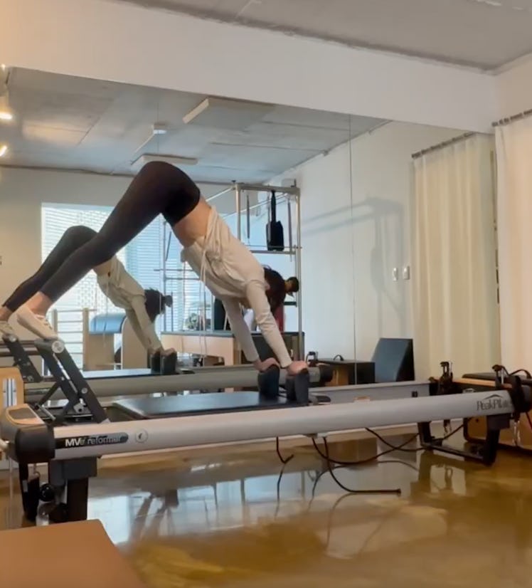 Jennie from BLACKPINK's Pilates routine includes a downward dog exercise. 