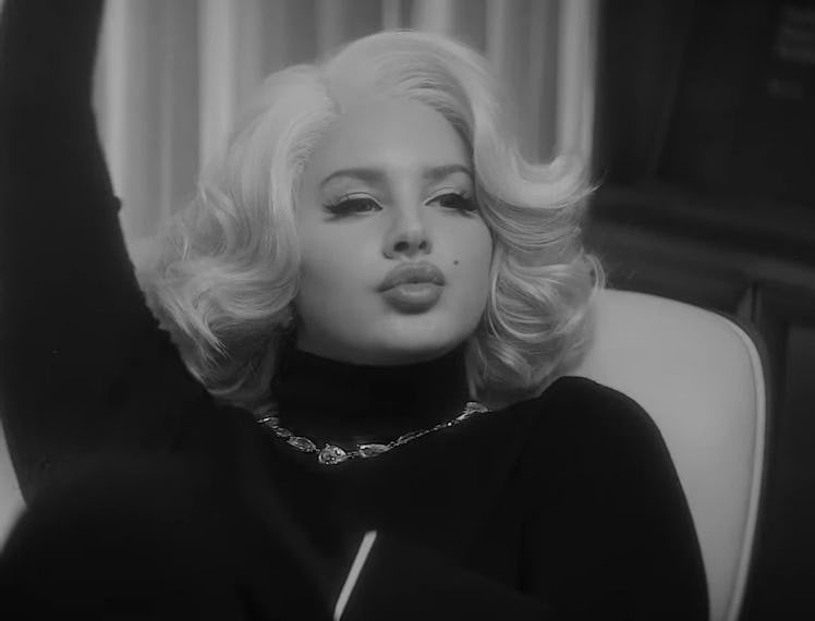 Lana Del Rey transforms into Marilyn Monroe