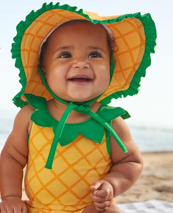 Baby swimsuit and hat set that look like a pineapple