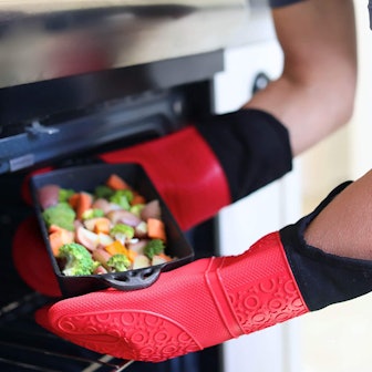 HOMWE Extra Long Silicone Oven Mitts
