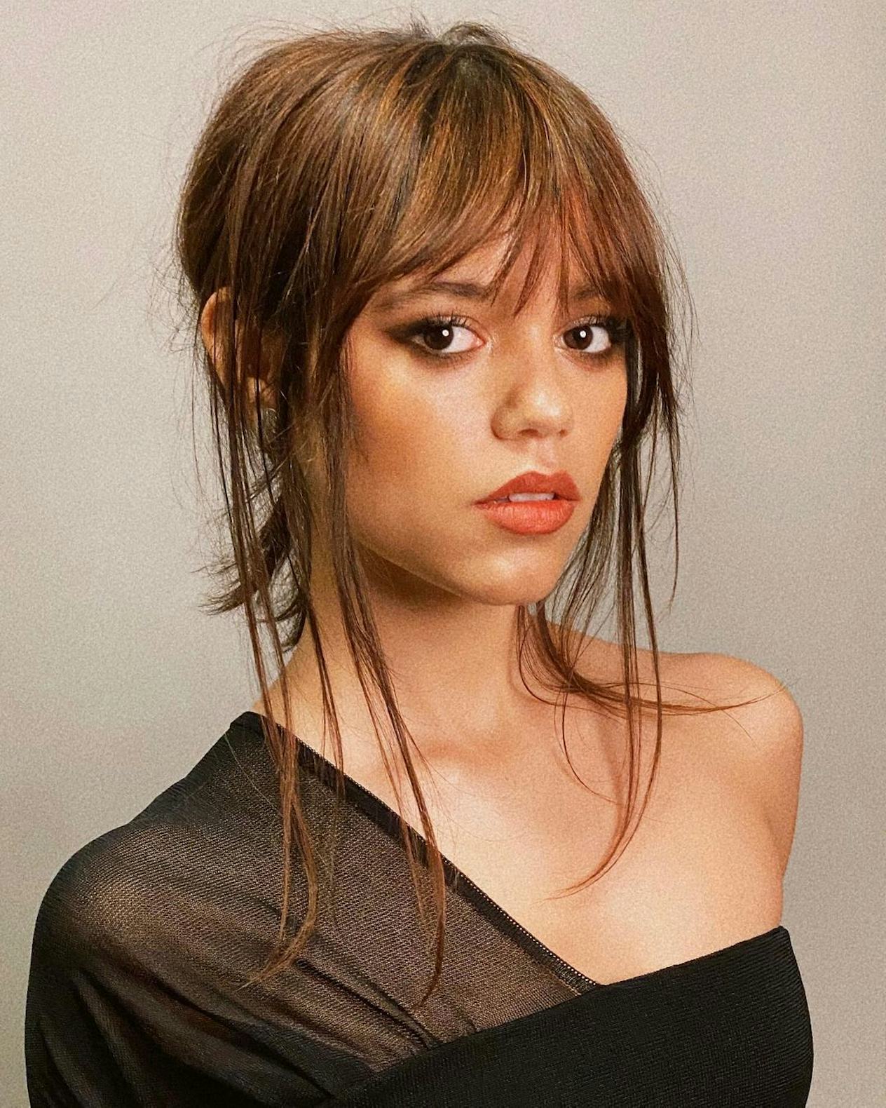Jenna Ortega’s Hair Evolution, From Shaggy Lobs To 'Wednesday' Bangs