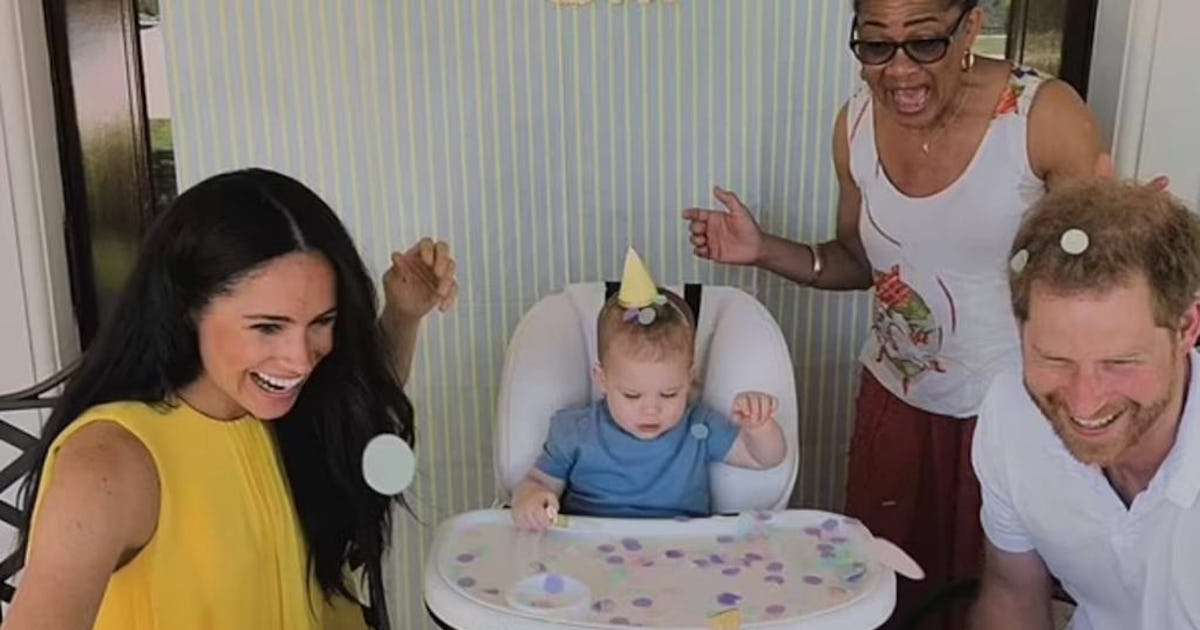 Meghan markle 2025 mom necklace