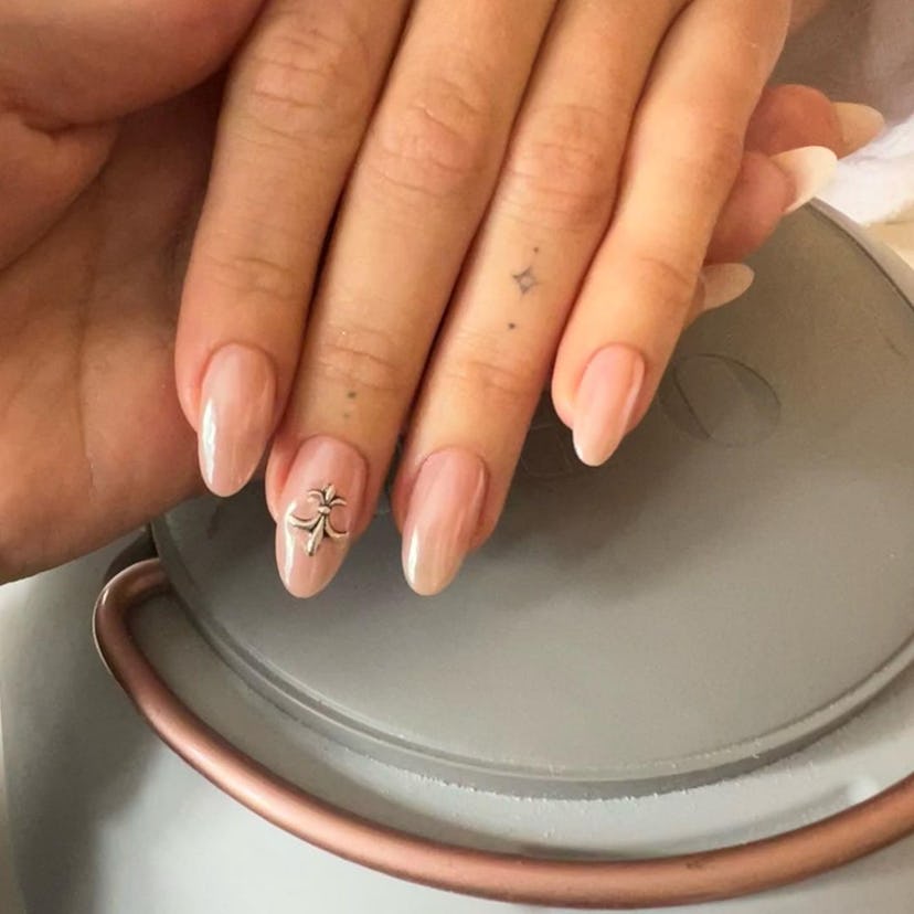 Madelyn Cline’s Met Gala 2023 nails had a fleur de lis decal as a nod to Karl Lagerfeld.